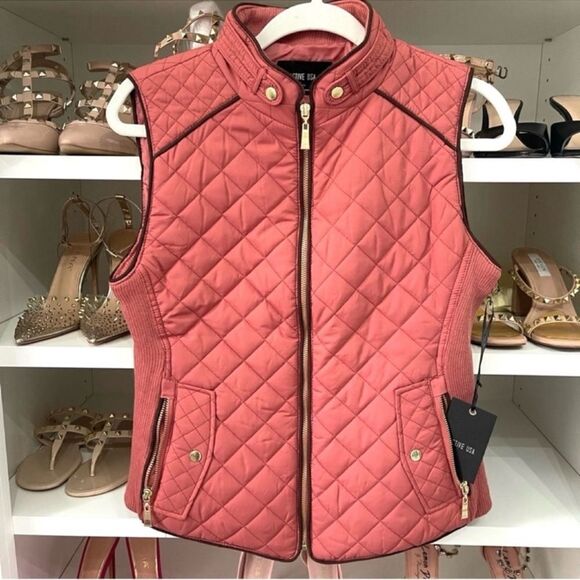 NWT QUILTED VEST WITH POCKETS Size Small - Picture 1 of 14
